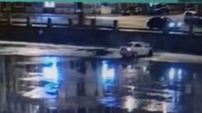 Каршеринг вылетел на лед Фонтанки, пытаясь скрыться от полиции