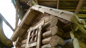 Как Баба Яга квартирный вопрос решала: в Ново-Кавголовском лесопарке восстанавливают избушку сказочной героини