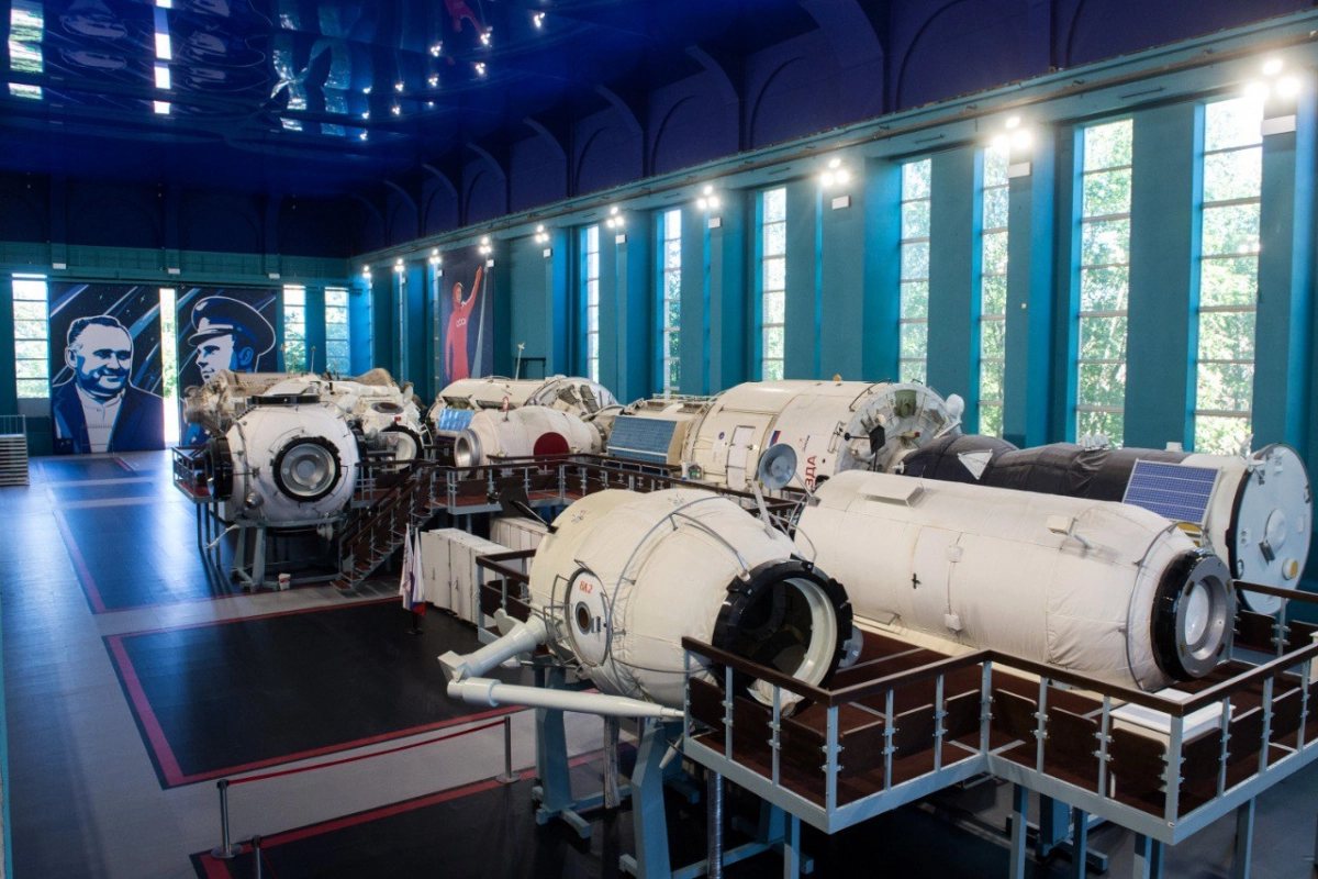 «Роскосмос» показал зал тренажеров, в котором космонавты готовятся к полету - tvspb.ru