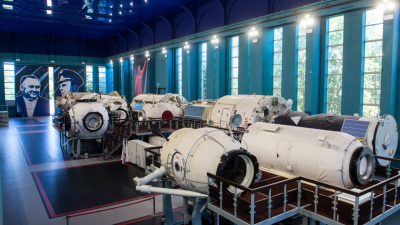 «Роскосмос» показал зал тренажеров, в котором космонавты готовятся к полету