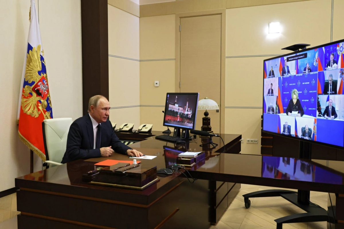 Владимир Путин провел оперативное совещание с постоянными членами Совбеза - tvspb.ru