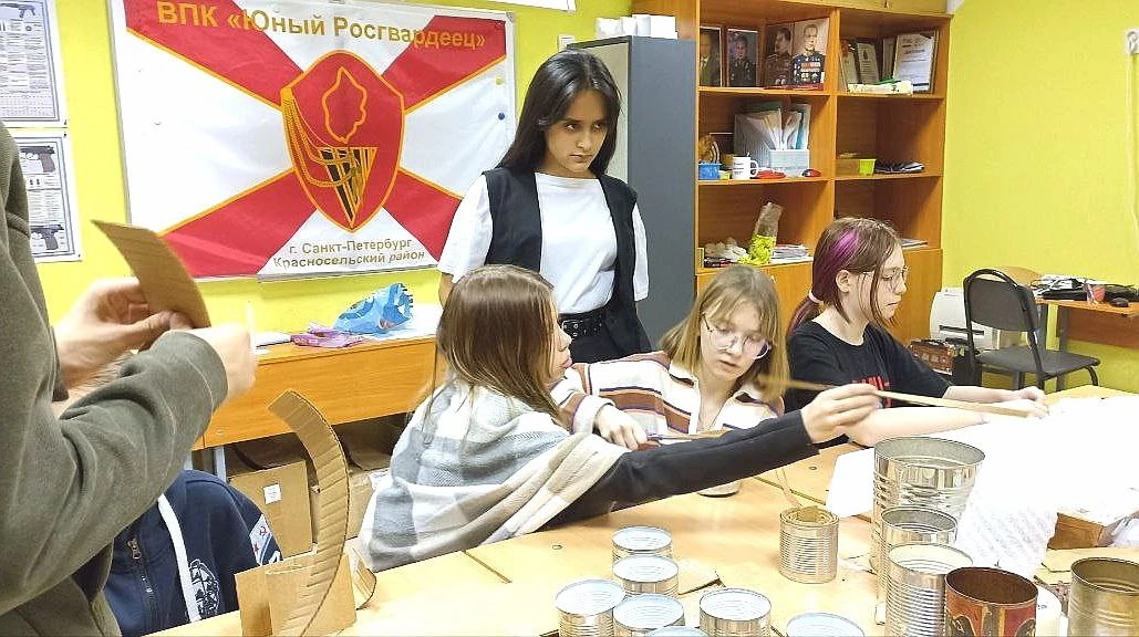 114 ангелов-оберегов подготовили воспитанники клуба «Юный росгвардеец» для участников СВО - tvspb.ru