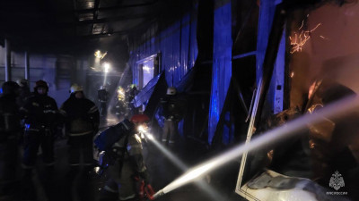 В Петербурге выясняют причины пожара на Свердловской набережной