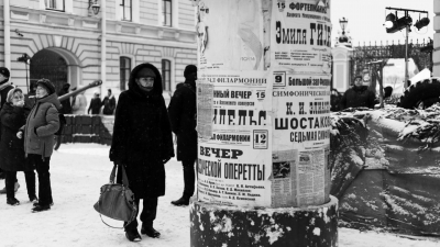 Во дворе капеллы можно окунуться в атмосферу блокадного Ленинграда