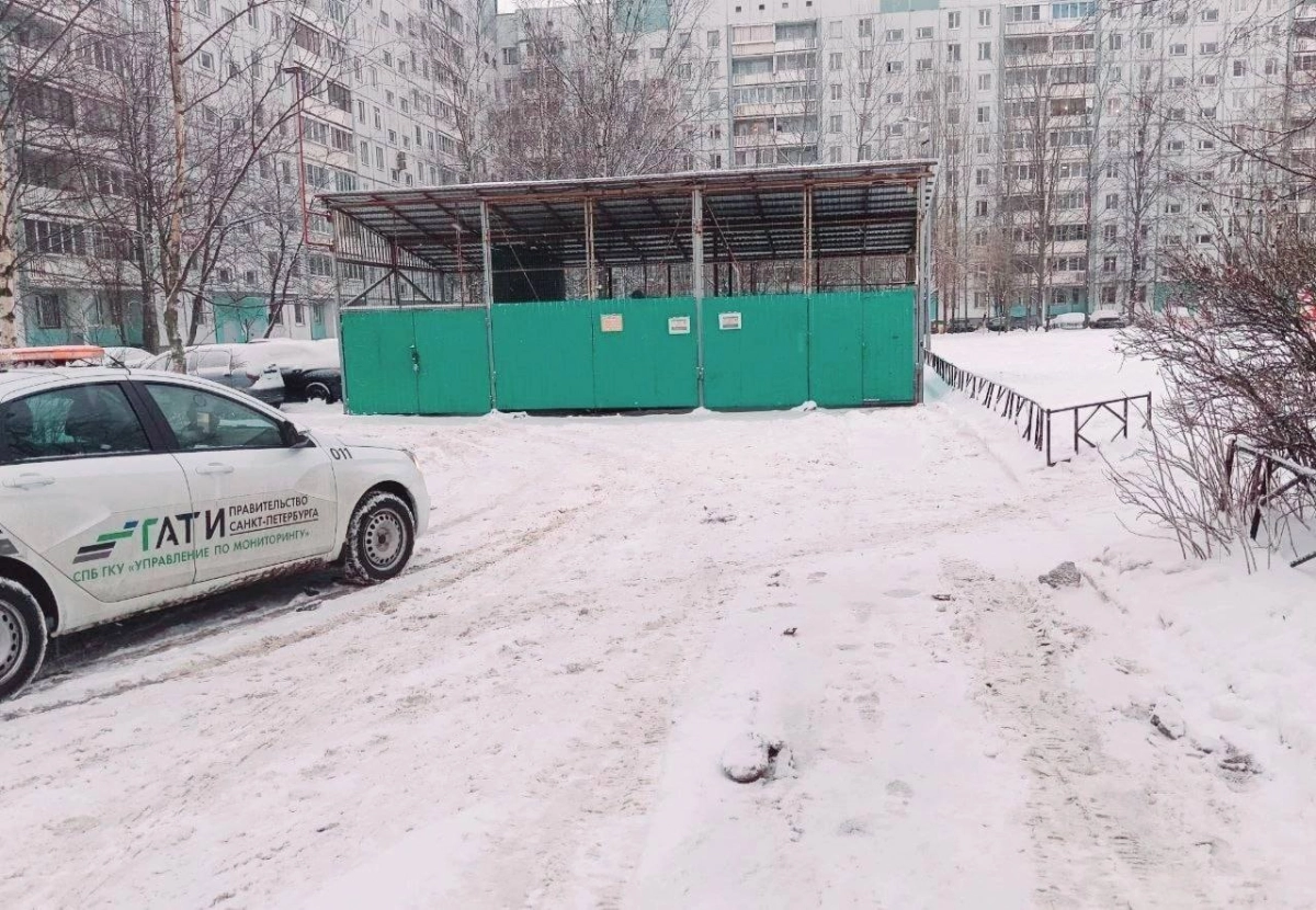 Петербуржцы стали реже парковать автомобили на подъездах к контейнерным площадкам - tvspb.ru