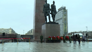 Торжественно-траурная церемония, посвященная 80-летию со дня прорыва блокады, на площади Победы.