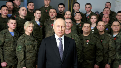 Вместе мы преодолеем все трудности: Владимир Путин поздравил россиян с Новым годом