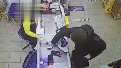 Кассир из супермаркета на проспекте Энгельса помогла вору заполучить бесплатные продукты