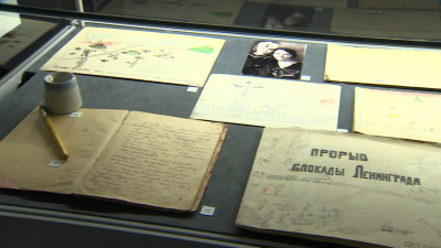 Редкие артефакты представили на выставке «Ленинградский альбом»