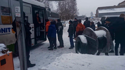 ФСБ задержала 70 нелегалов, поселившихся в промзоне Гатчинского района