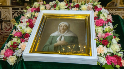 В день памяти Ксении Блаженной в часовню на Смоленском кладбище пришли сотни верующих