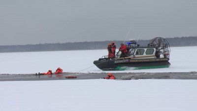Специалисты поисково-спасательной службы Петербурга провели учения в акватории Финского залива
