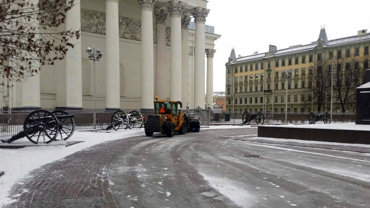 В Петербурге на уборку снега с улиц направили 960 дворников и 838 машин - tvspb.ru