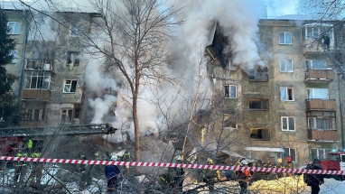 Два подъезда обрушились после взрыва газа в жилом доме в Новосибирске