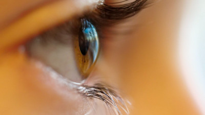Ощущение «песка» в глазах и жжение: врач объяснила, какие симптомы говорят о синдроме сухого глаза