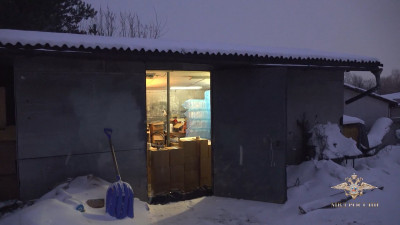 «Элитный» алкоголь: Более 31 000 литров разбавленного с водой спирта нашли в Невском районе