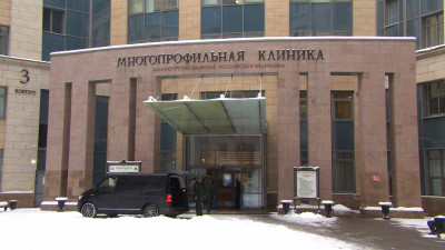 В клинику ВМА имени Кирова передали тонну фруктов для участников СВО