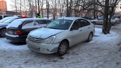 ГИБДД задержала нетерпеливого лихача, объезжавшего пробку по тротуару