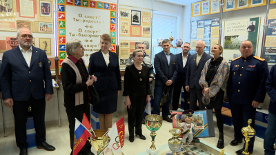 В спортивном музее петербургской школы №667 встретили заслуженных атлетов