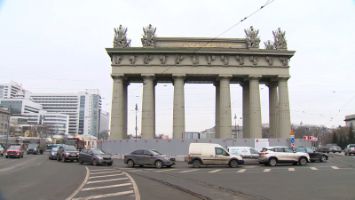 30 фигур крылатых гениев с Московских триумфальных ворот отправятся на реставрацию