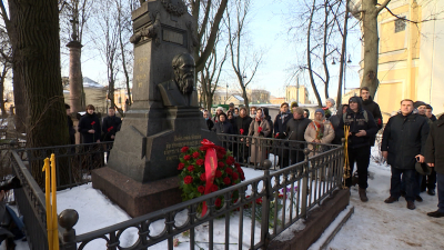 142 года со дня смерти классика: в Петербурге вспоминали Фёдора Достоевского