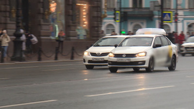 Петербургские депутаты обсудили новые стандарты обслуживания пассажиров такси