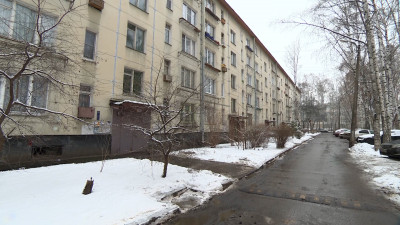 Двор на улице Лени Голикова привели в порядок после обращения петербурженки к Александру Беглову