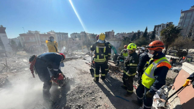 Петербургские спасатели начали разбирать завалы рухнувшей многоэтажки в Адыямане