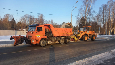 Петербургские коммунальные службы и дорожные предприятия продолжат работать в предстоящие выходные