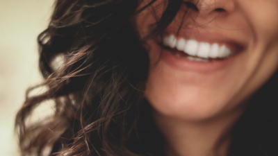 Стоматолог Гришина рассказала, как добиться белоснежной улыбки