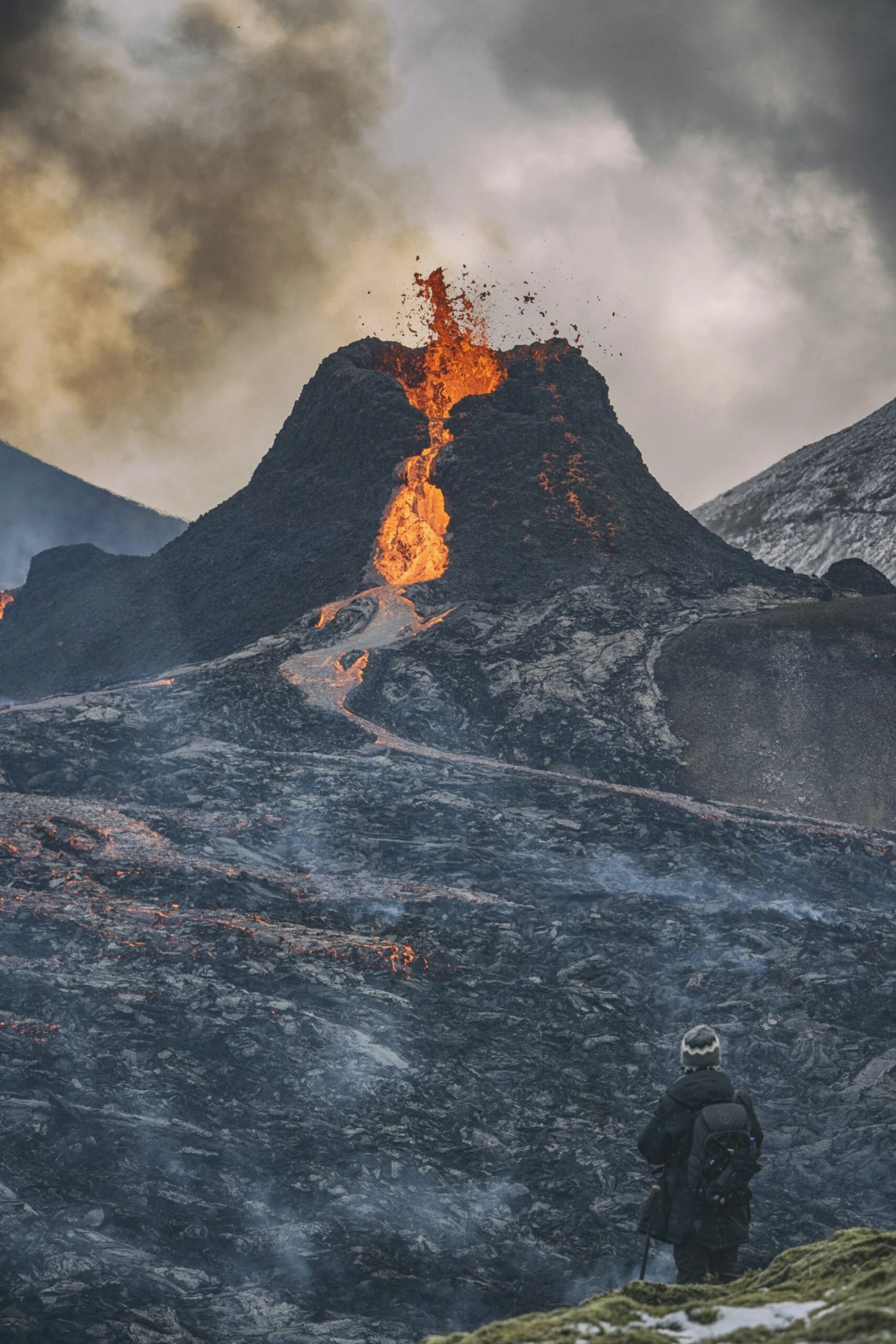 В Индонезии началось извержение вулкана Карангетанг - tvspb.ru
