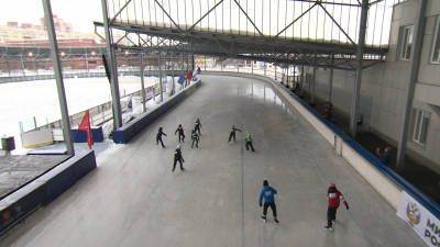 В Петербурге к забегу «Лед надежды нашей» присоединились 400 конькобежцев