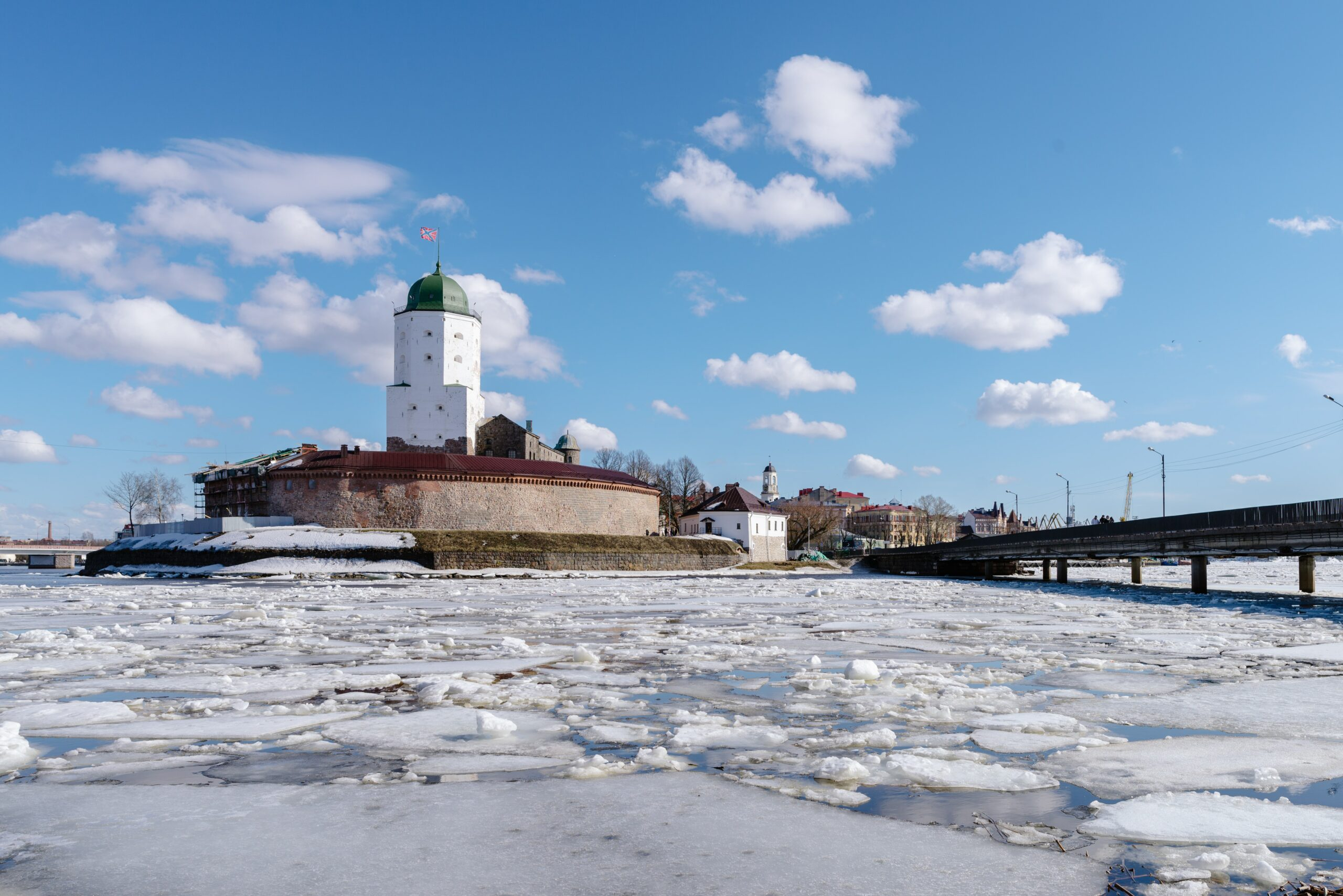 Выборг весной. Выборг весной фото. Выборг в феврале фото. Выборг 2024.