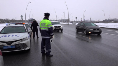 Еще более десятка водителей-нелегалов остановили на дорогах Петербурга