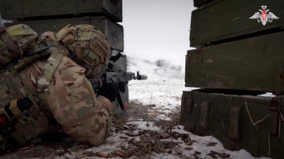Минобороны показало тренировки военнослужащих перед отправкой в зону СВО