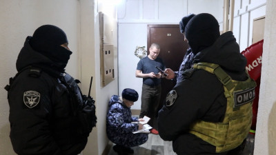 117 единиц нелегального оружия нашли росгвардейцы у петербуржцев