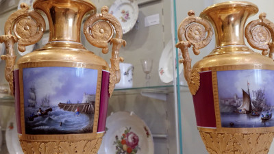 Две роскошные вазы пополнили фонд Музея-заповедника «Павловск»