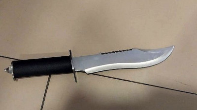 Челябинский пенсионер заявился в кафе на Дыбенко со своим ножом и устроил дебош