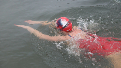 На Гребном канале стартовали соревнования по зимнему плаванию