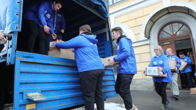 Петербург отправил в Мариуполь более ста тонн гуманитарной помощи