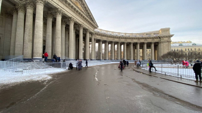 В центре Петербурга закрыли 14 незаконных торговых точек с сувенирами