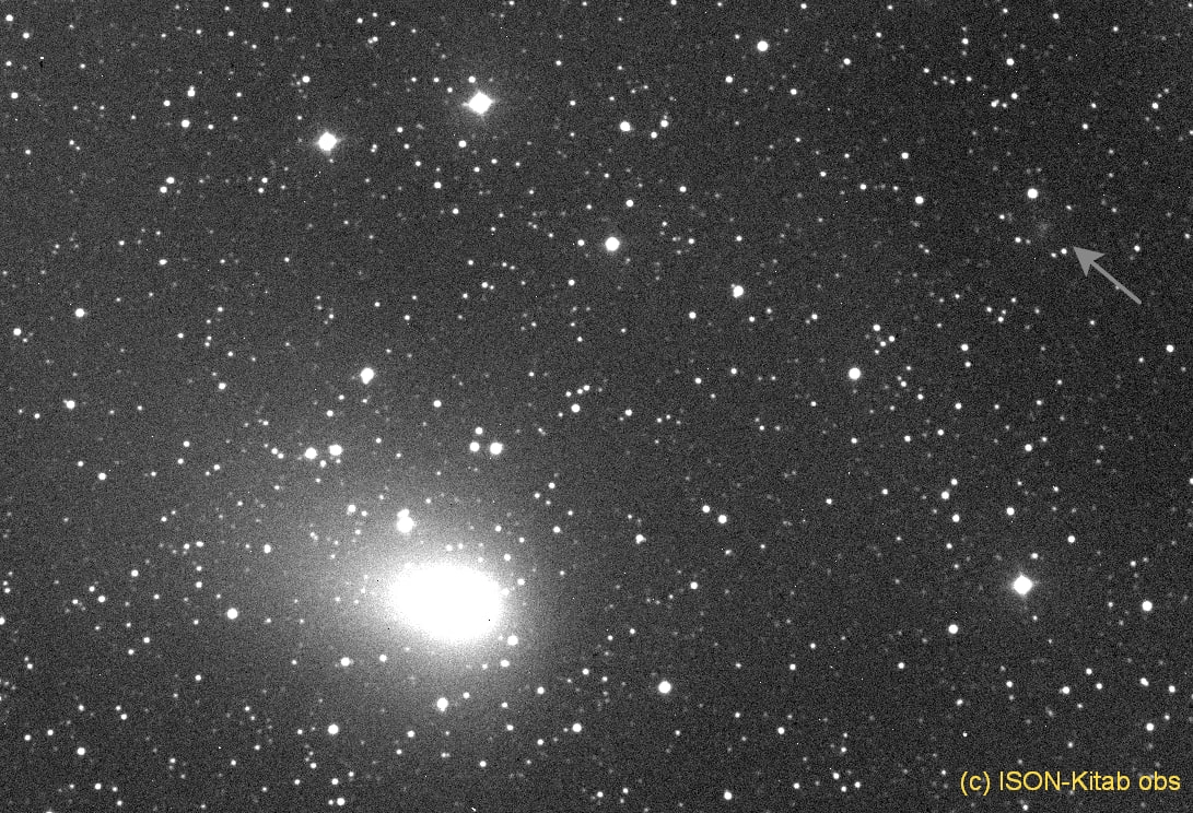 Редкая и нашумевшая: Астрономы засняли сближение двух комет в ночном небе - tvspb.ru