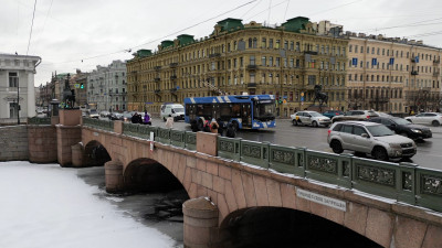 Длинные выходные в Петербурге завершатся ветром и снегом
