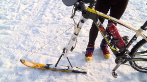 Три в одном: велосипед, коньки и лыжи. Игорь Баронас изобрёл средство передвижения для участия в гонке по Байкалу