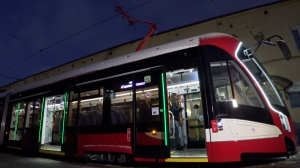 «Невский» на трассе: в Петербурге презентовали новую модель трамвая