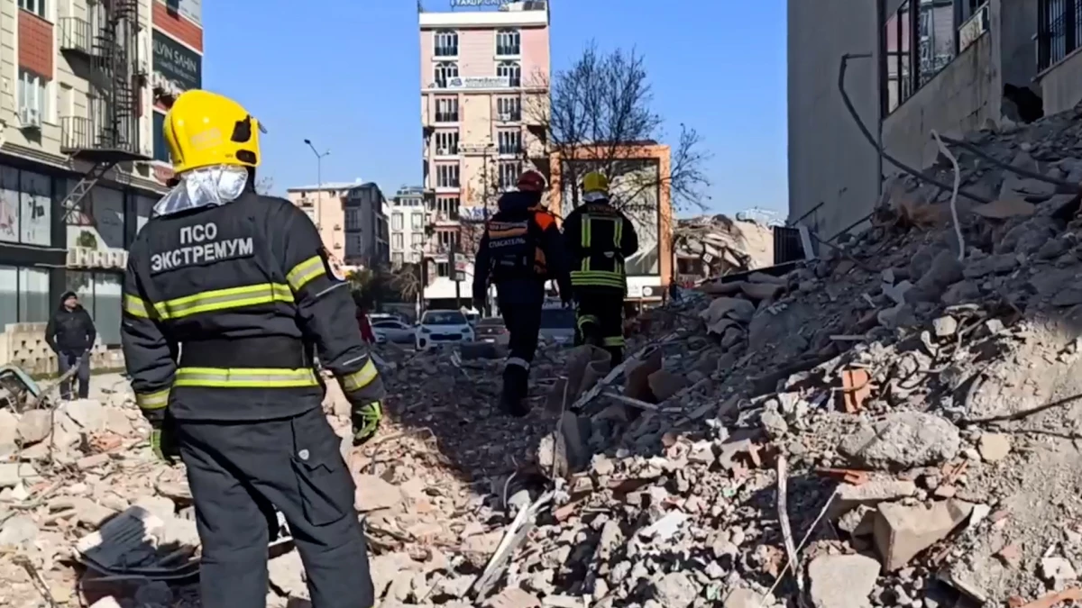 Число погибших в результате землетрясения в Турции составило почти 22 тысячи - tvspb.ru