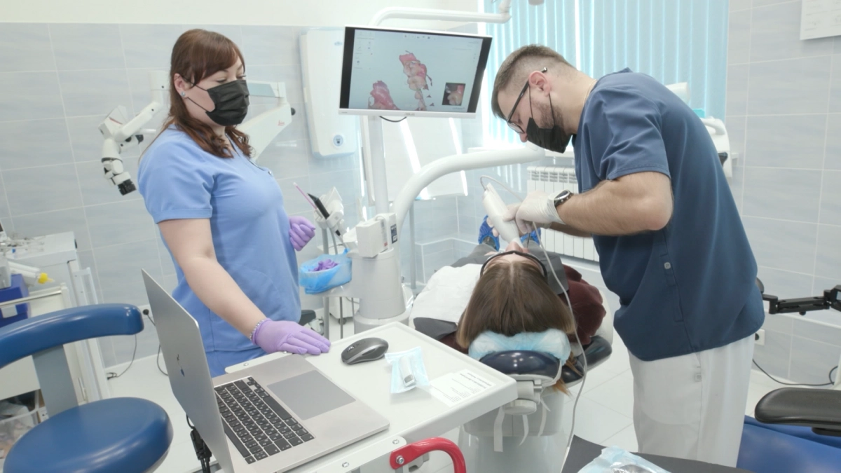 Стоматолог объяснила, когда можно и нельзя удалять молочные зубы у взрослого - tvspb.ru