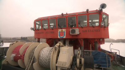 Ледокол «Невская застава» вышел в акваторию Невы для проверки ледовой обстановки