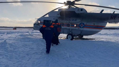 Выживший при крушении вертолета на Сахалине мужчина перенес операцию