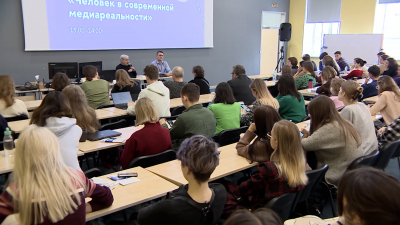 Писатель Евгений Водолазкин обсудил с петербуржцами современную медиареальность